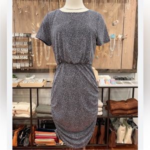 GILLI Navy Blue Ruched Short Sleeve Print Dress Size Medium NEW